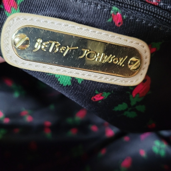 Betsey Johnson Heart Tote ❤️ - Picture 4 of 12